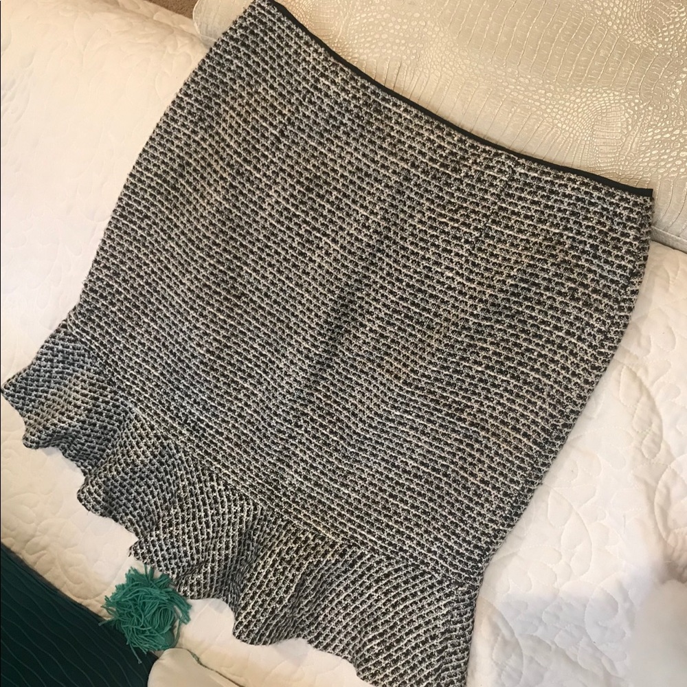 Tweed, ruffled skirt